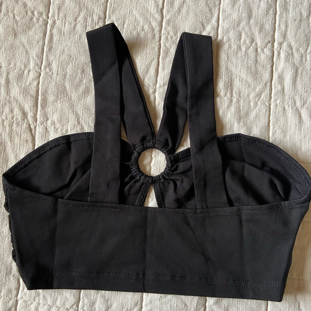 Solado O-Ring Cut Out Crop Top - Picture 3 of 3